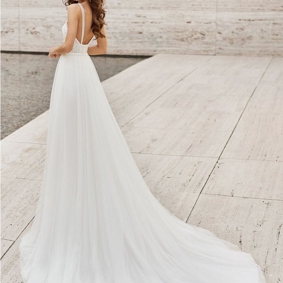 Rosa Clara - Namit wedding dress. Never worn - Picture 1 of 5